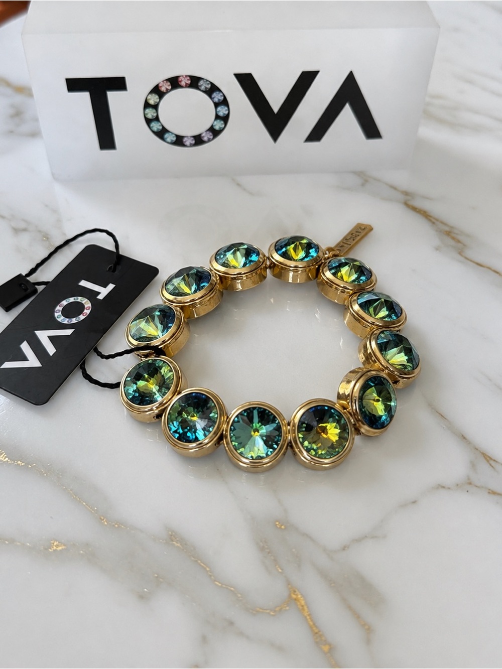 TOVA CROATIA Stretch Gold Bracelet with 
Peridot stone